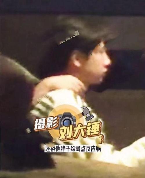 吻脖子视频,一吻定情，浪漫脖子间的甜蜜瞬间